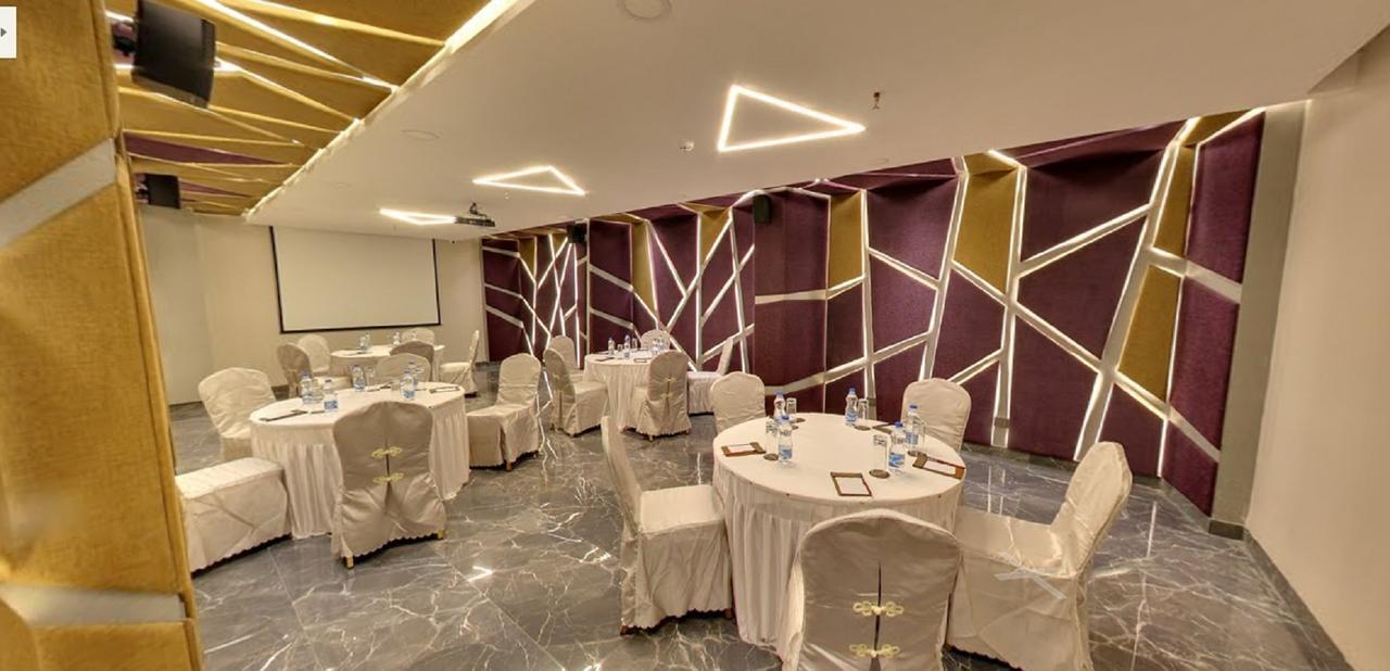Regenta Central Antarim Ahmedabad Esterno foto
